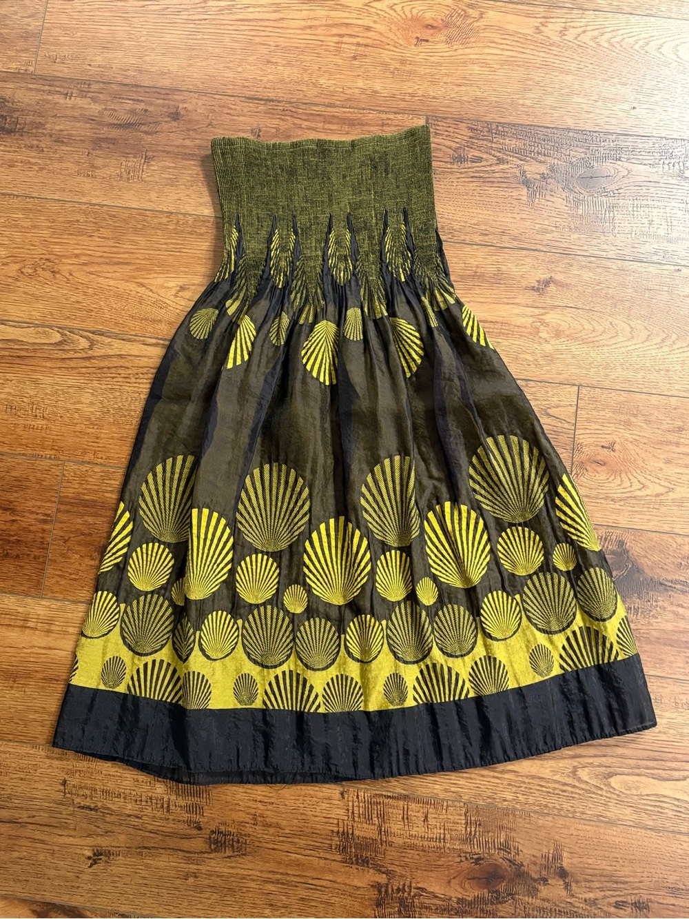 Lapis One Size Smocked Waist Shell Print Textured Midi Skirt Black Gold